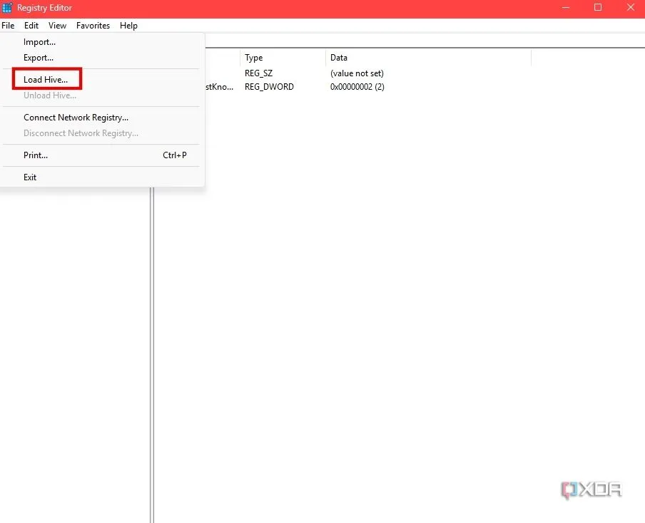 Nút Load Hive trong Registry Editor của Windows 11
