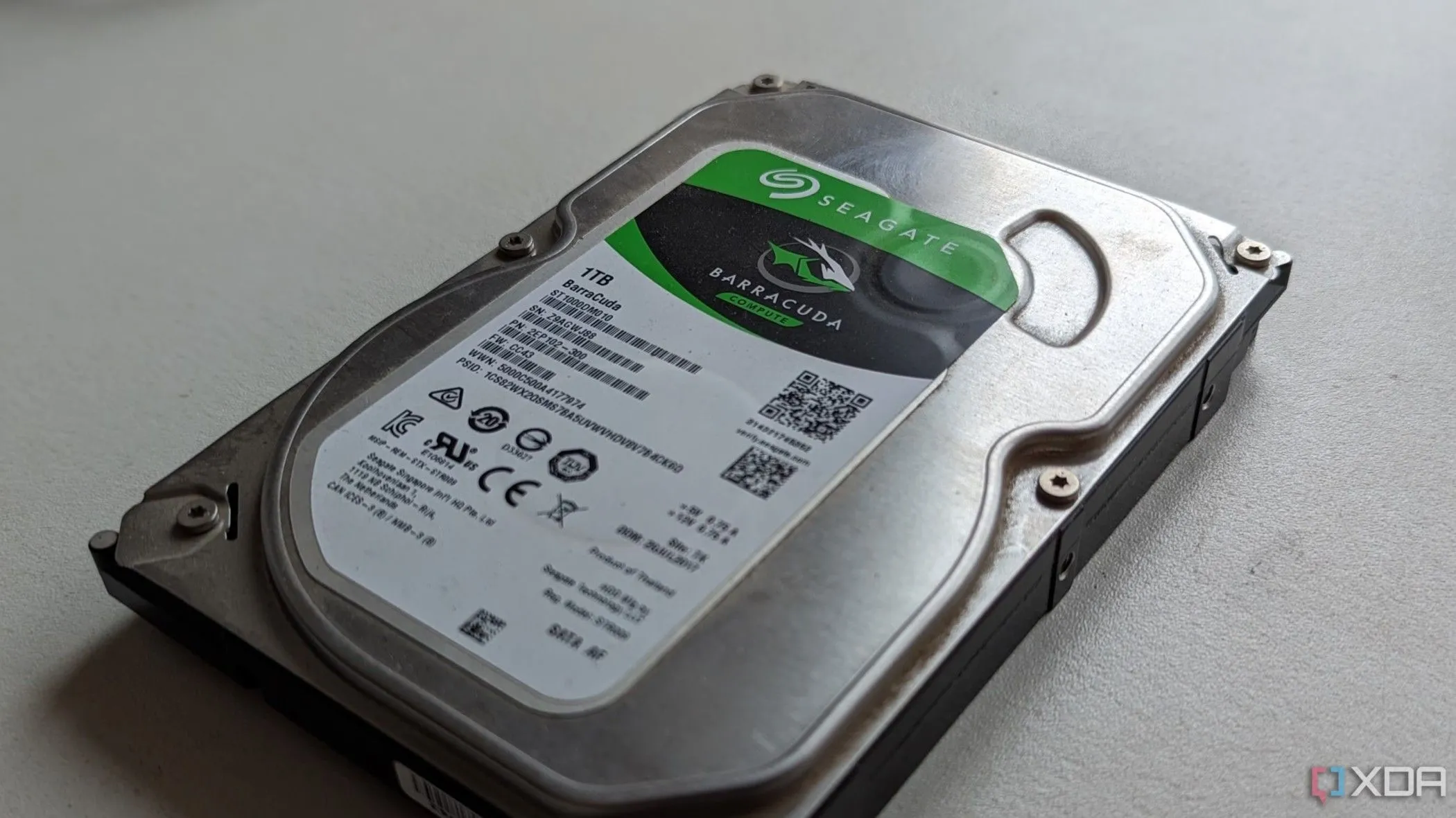 Ổ cứng HDD Seagate 1TB, minh họa cho lựa chọn lưu trữ lỗi thời