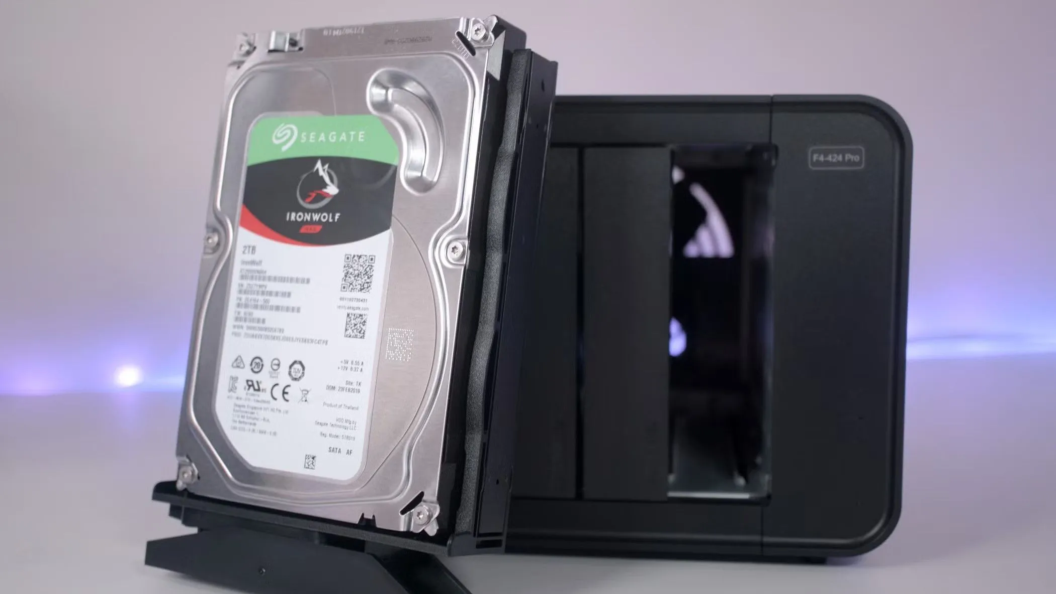 Ổ cứng HDD Seagate, minh họa cho chi phí lưu trữ dữ liệu cục bộ