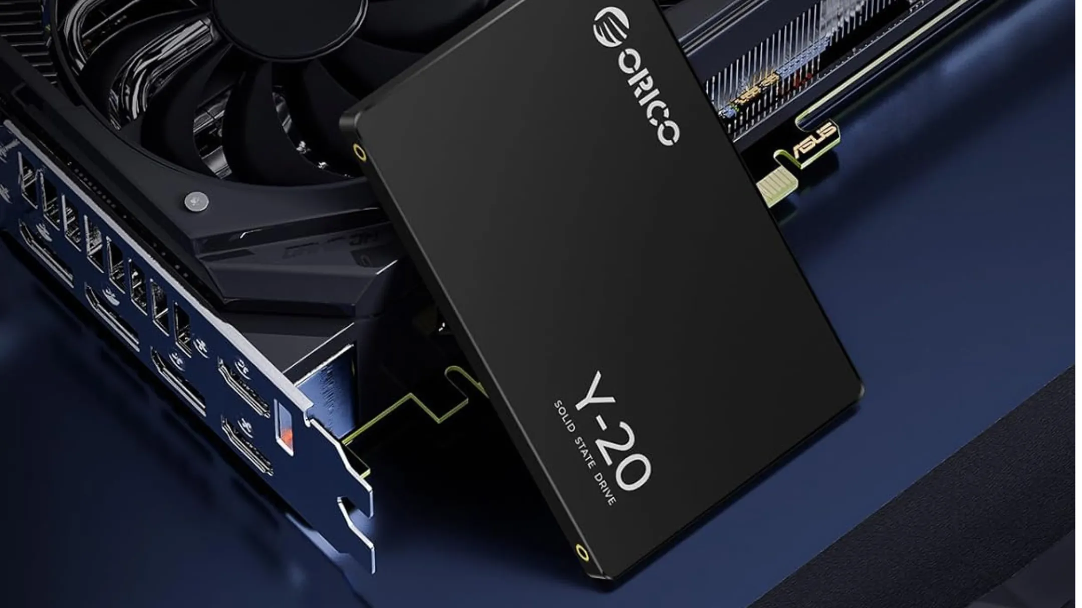 Ổ cứng SSD ORICO 4TB SATA 2.5 inch được lắp đặt trong bộ máy tính để bàn