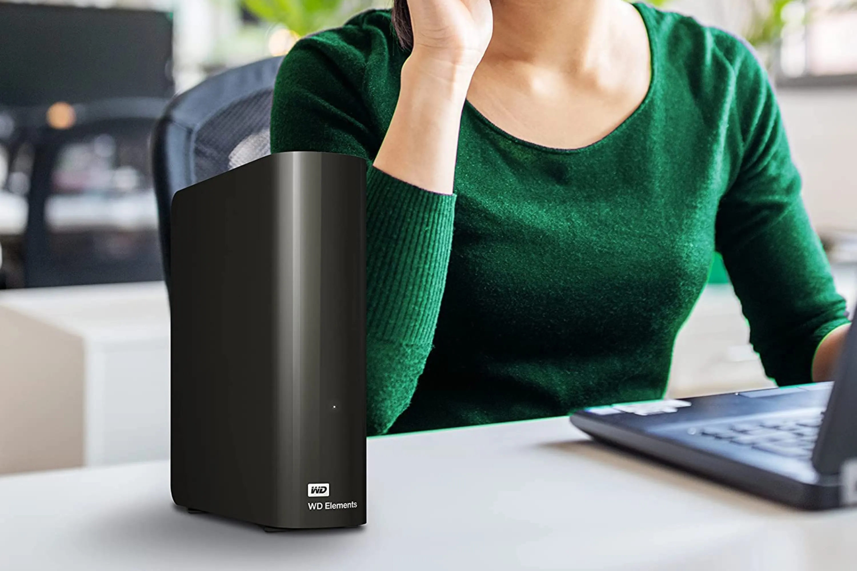 ổ cứng WD Elements Portable nhỏ gọn trong tay người dùng