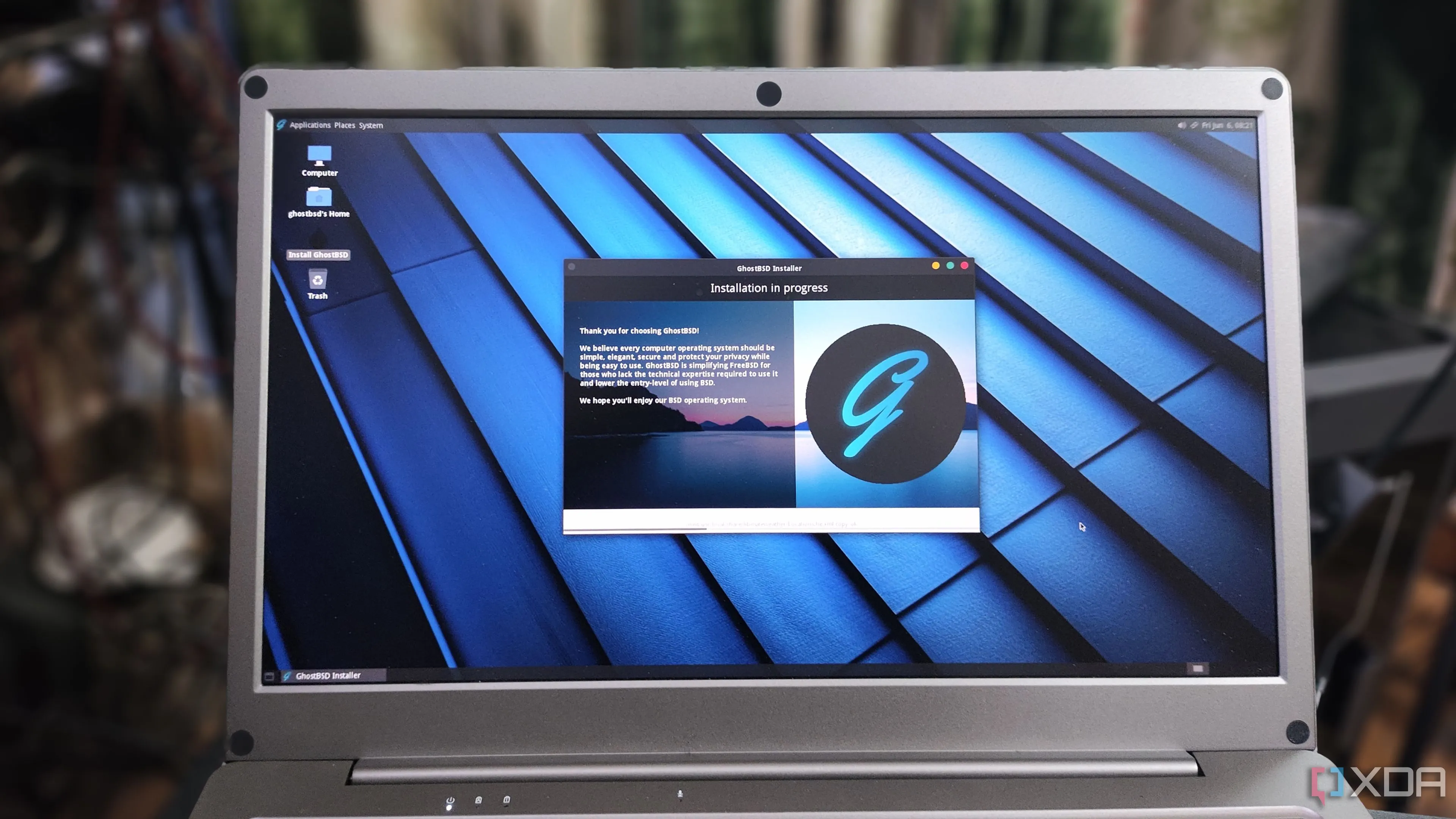 Quá trình cài đặt của một bản phân phối FreeBSD như GhostBSD.