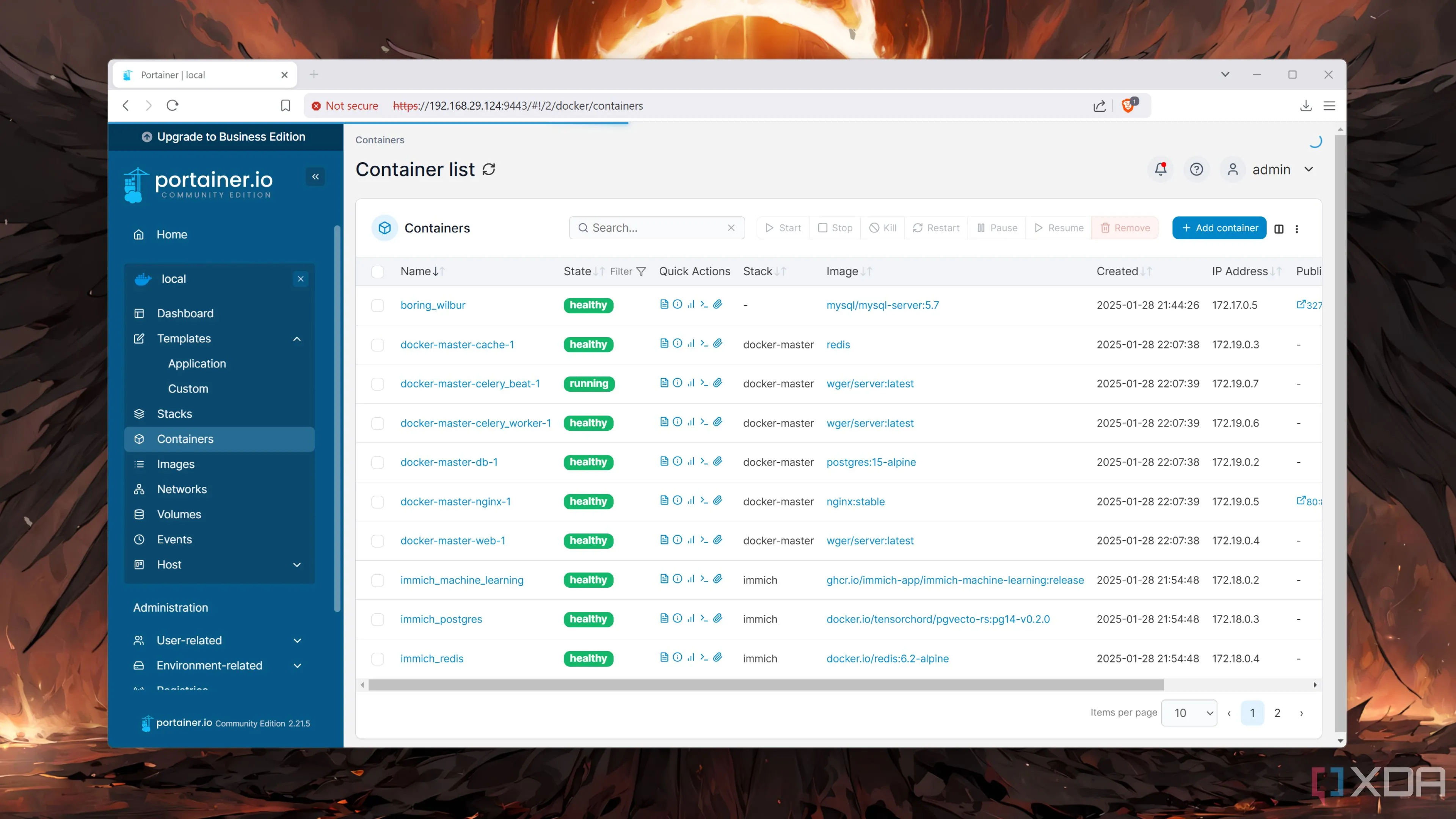 Quản lý và hiển thị nhiều Docker container đang chạy bên trong giao diện Portainer.