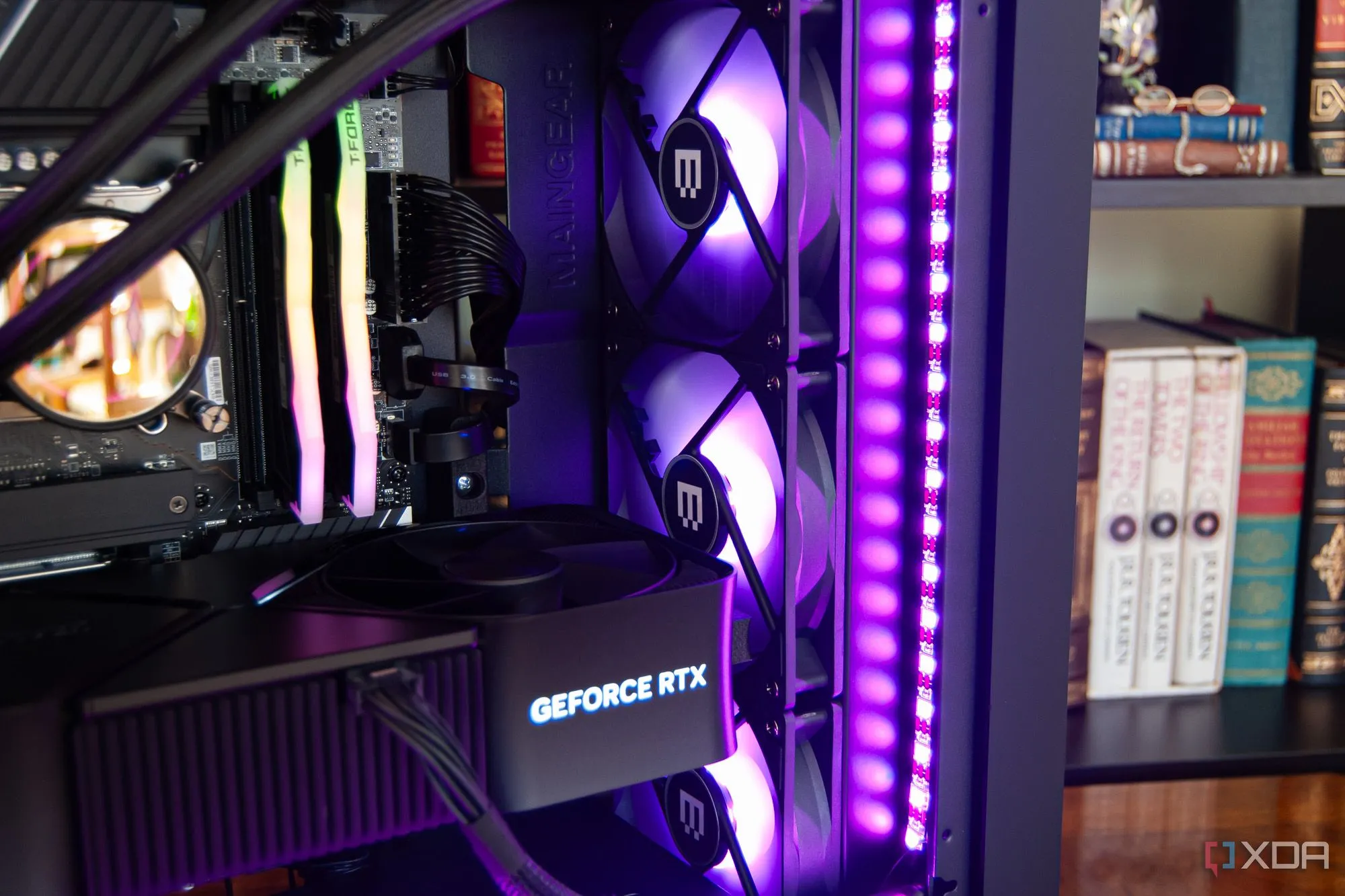 Quạt tản nhiệt AiO trên PC gaming, đại diện cho linh kiện tản nhiệt và quản lý nhiệt độ hệ thống