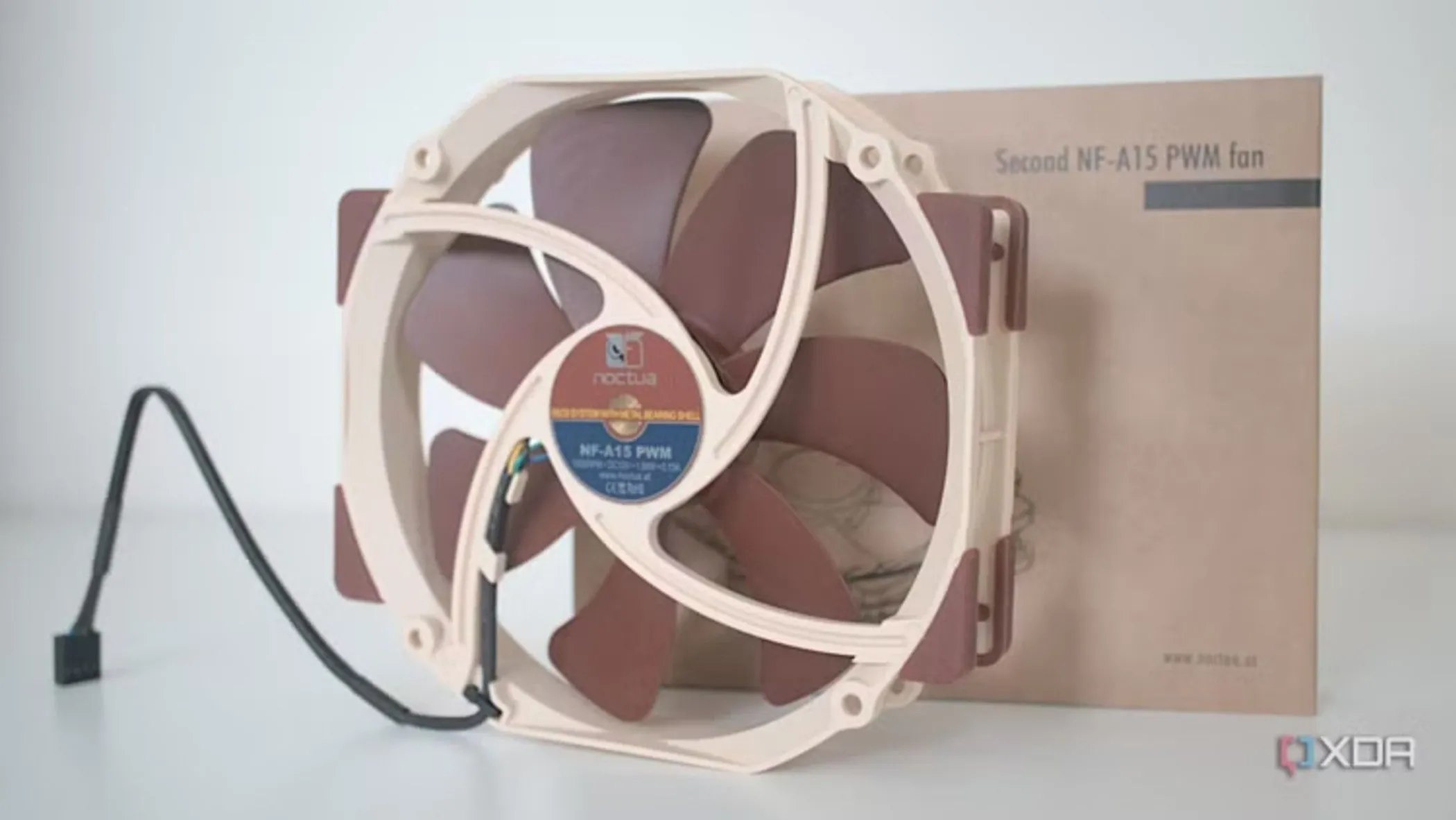Quạt thứ hai của tản nhiệt khí CPU Noctua NH-D15, một giải pháp làm mát hiệu năng cao cho bộ vi xử lý