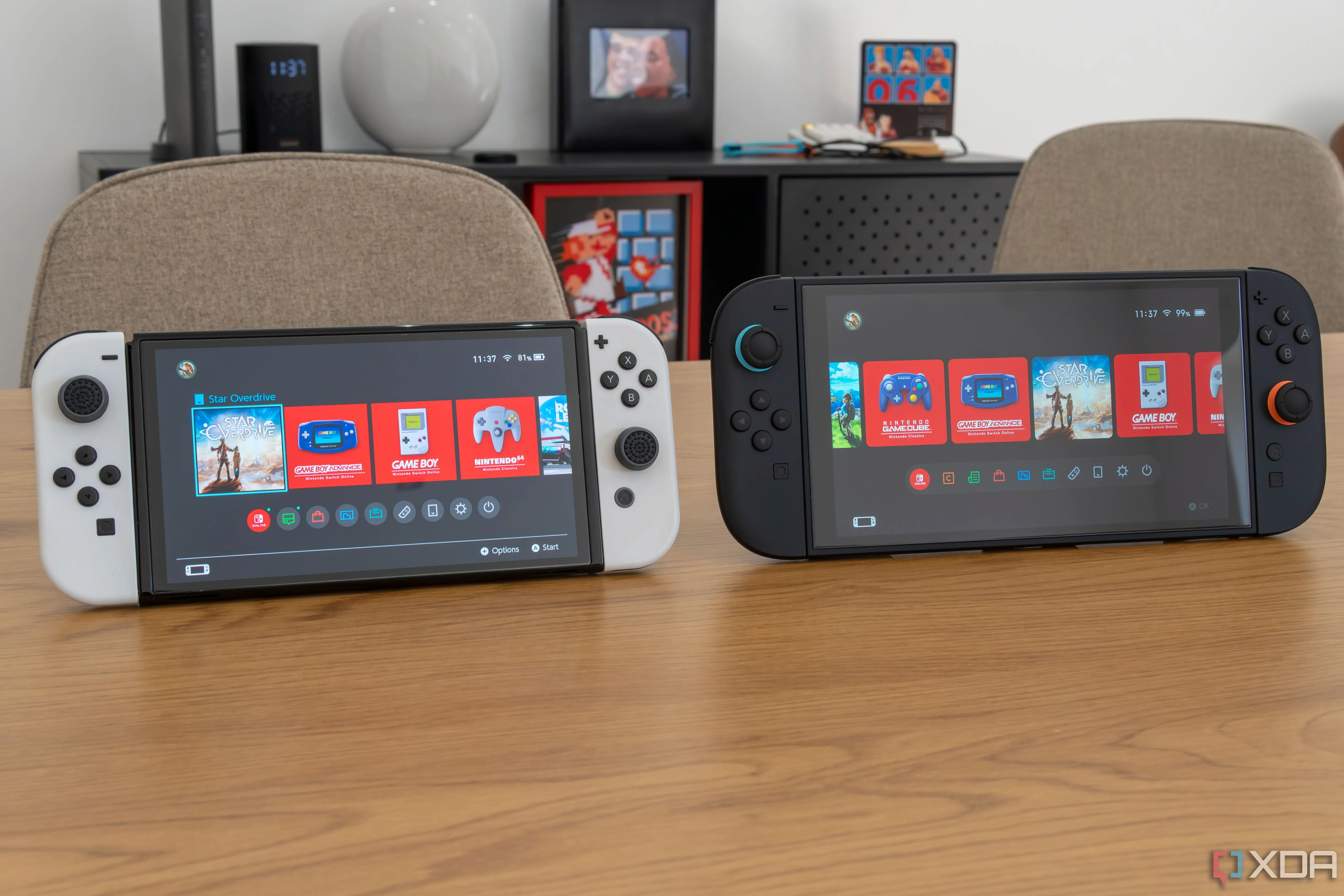So sánh Nintendo Switch OLED và Nintendo Switch 2 đặt cạnh nhau, cùng hiển thị màn hình chính