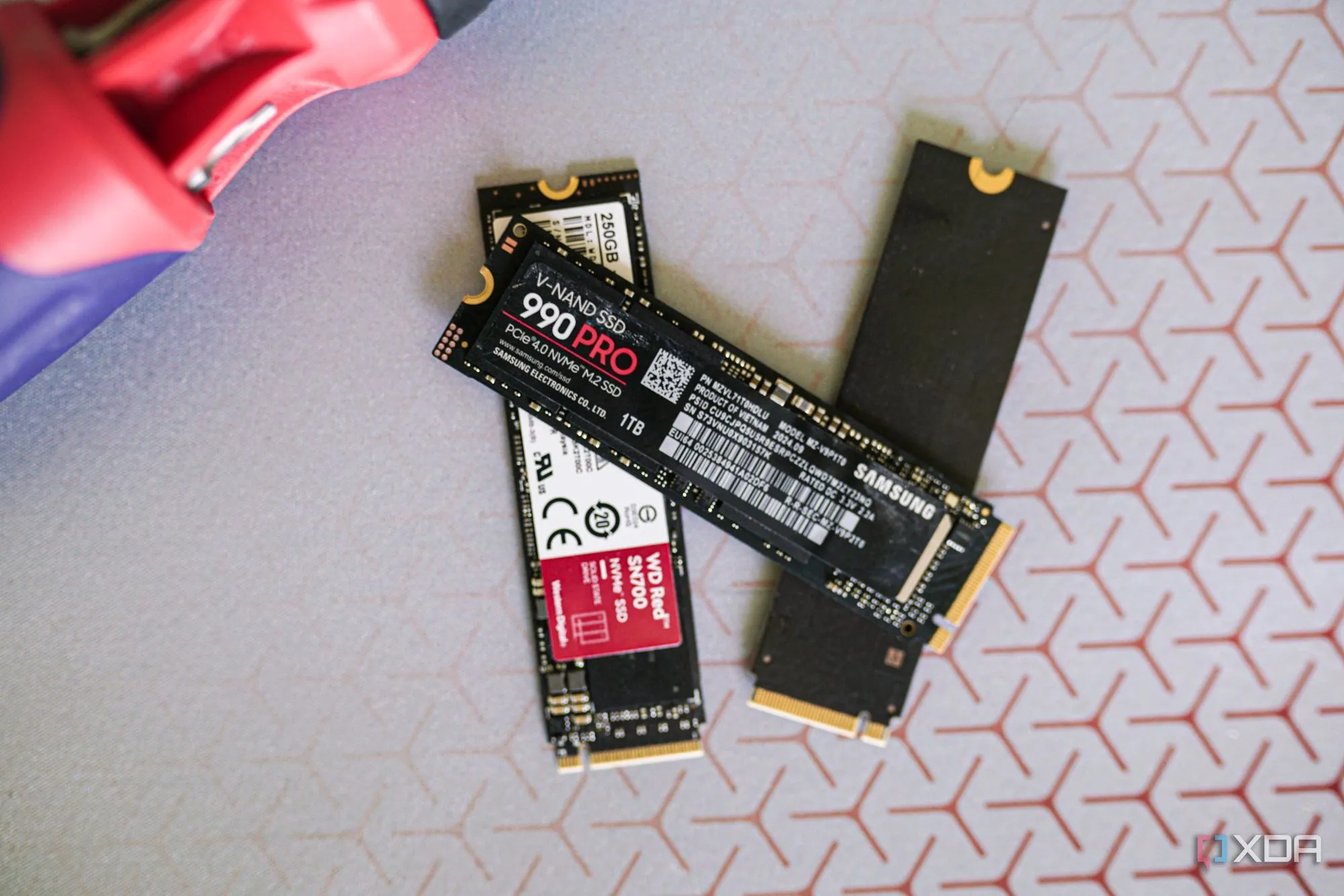 SSD Samsung 990 Pro với mức giá cao trên thị trường
