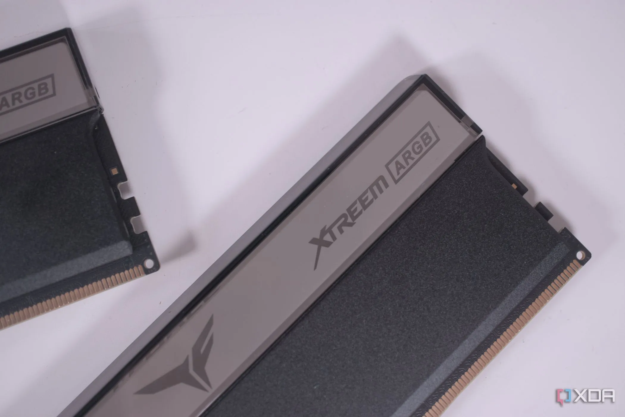 Thanh RAM TeamGroup T-FORCE XTREE ARGB DDR5 với hiệu ứng đèn RGB đẹp mắt