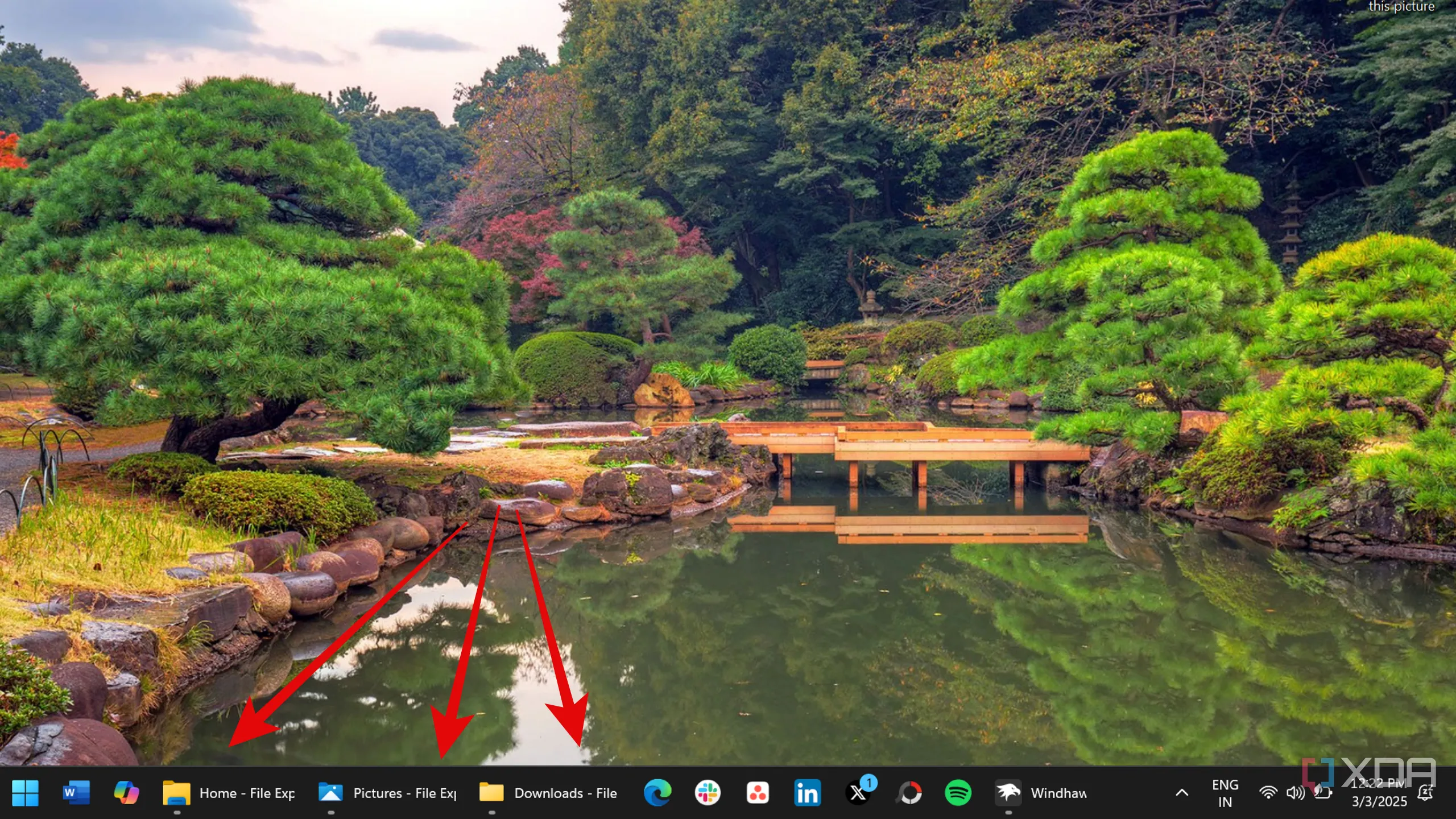 Thanh tác vụ Windows 11 hiển thị các cửa sổ File Explorer đang mở kèm nhãn lộn xộn