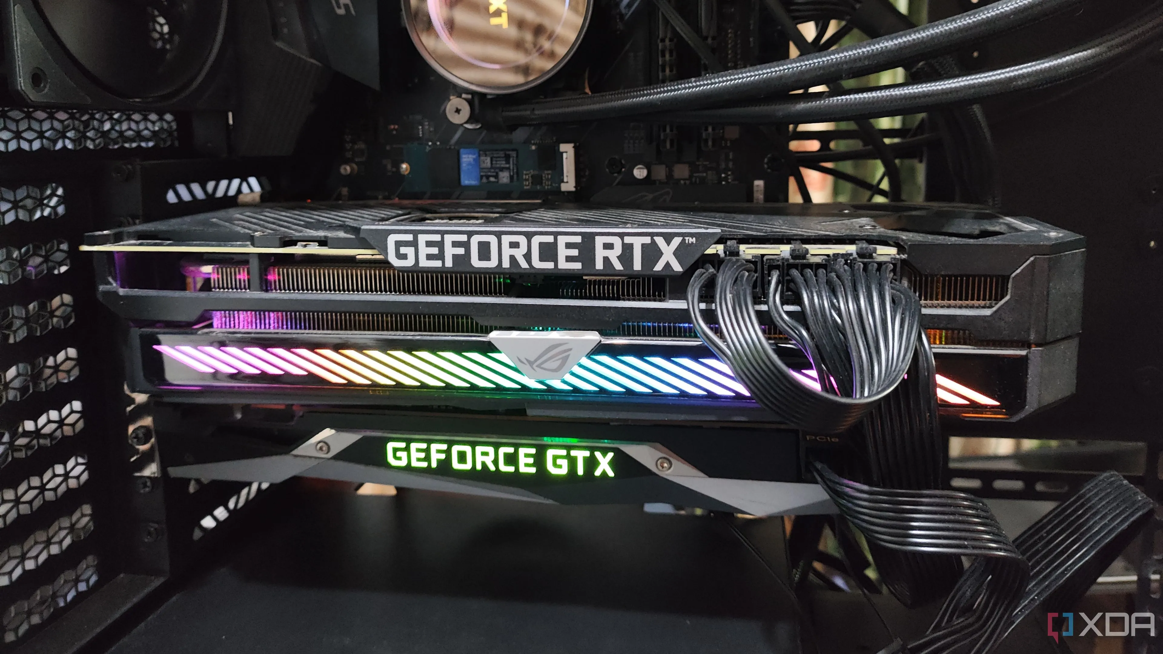 Thiết lập hai card đồ họa (GPU) RTX 3080 Ti và GTX 1080, minh họa cho việc passthrough phần cứng
