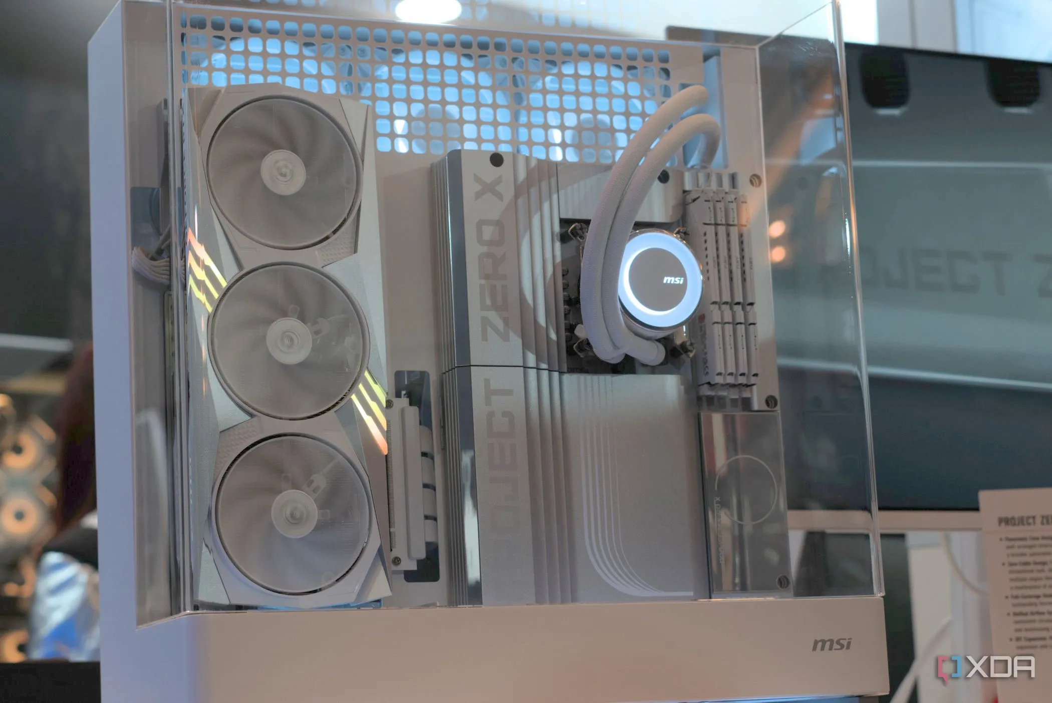 Thùng máy MSI Project Zero X được trưng bày tại CES 2025 với thiết kế độc đáo