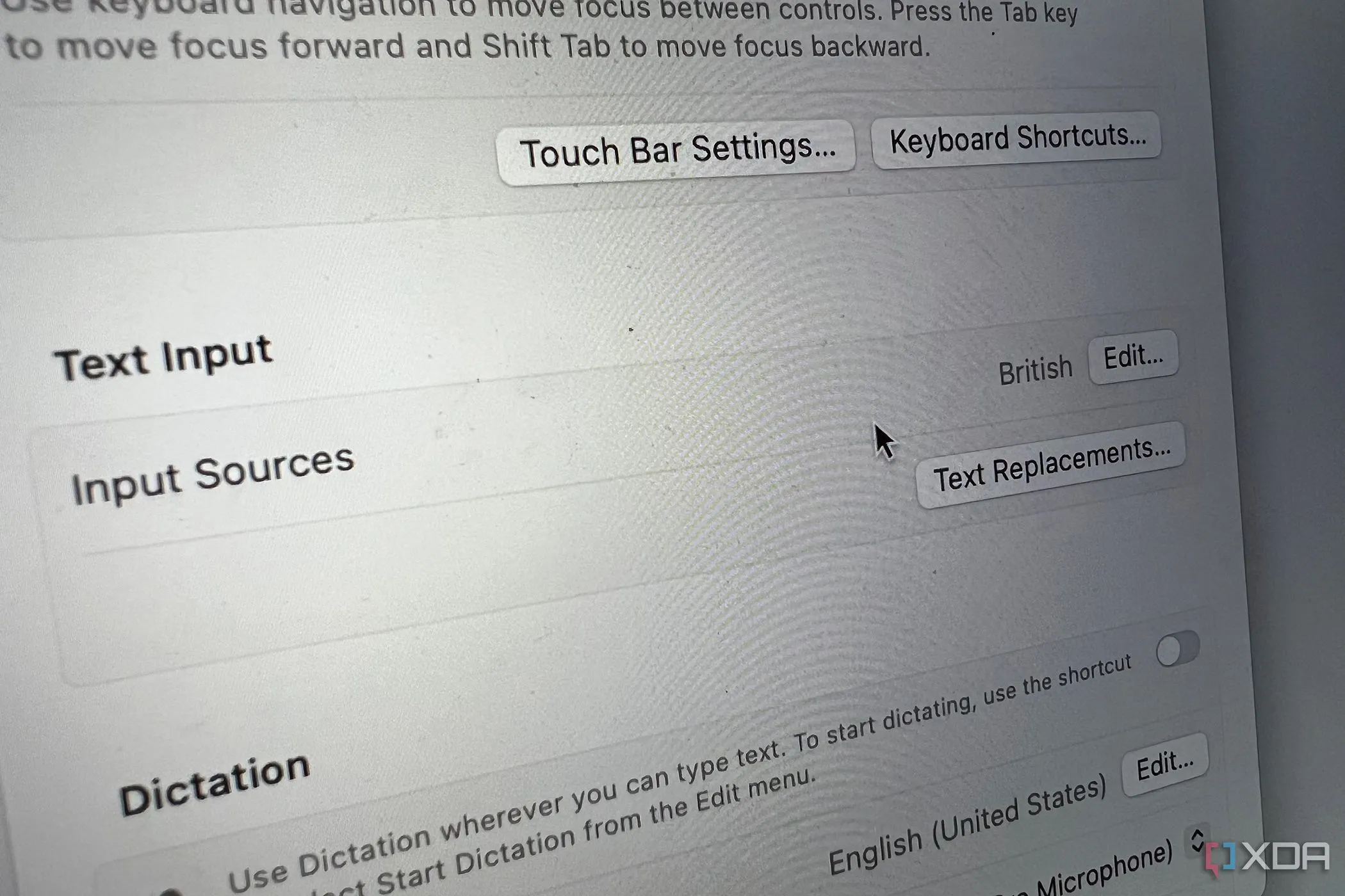 Tính năng Text Replacement gốc trên giao diện macOS minh họa khả năng thay thế văn bản tự động