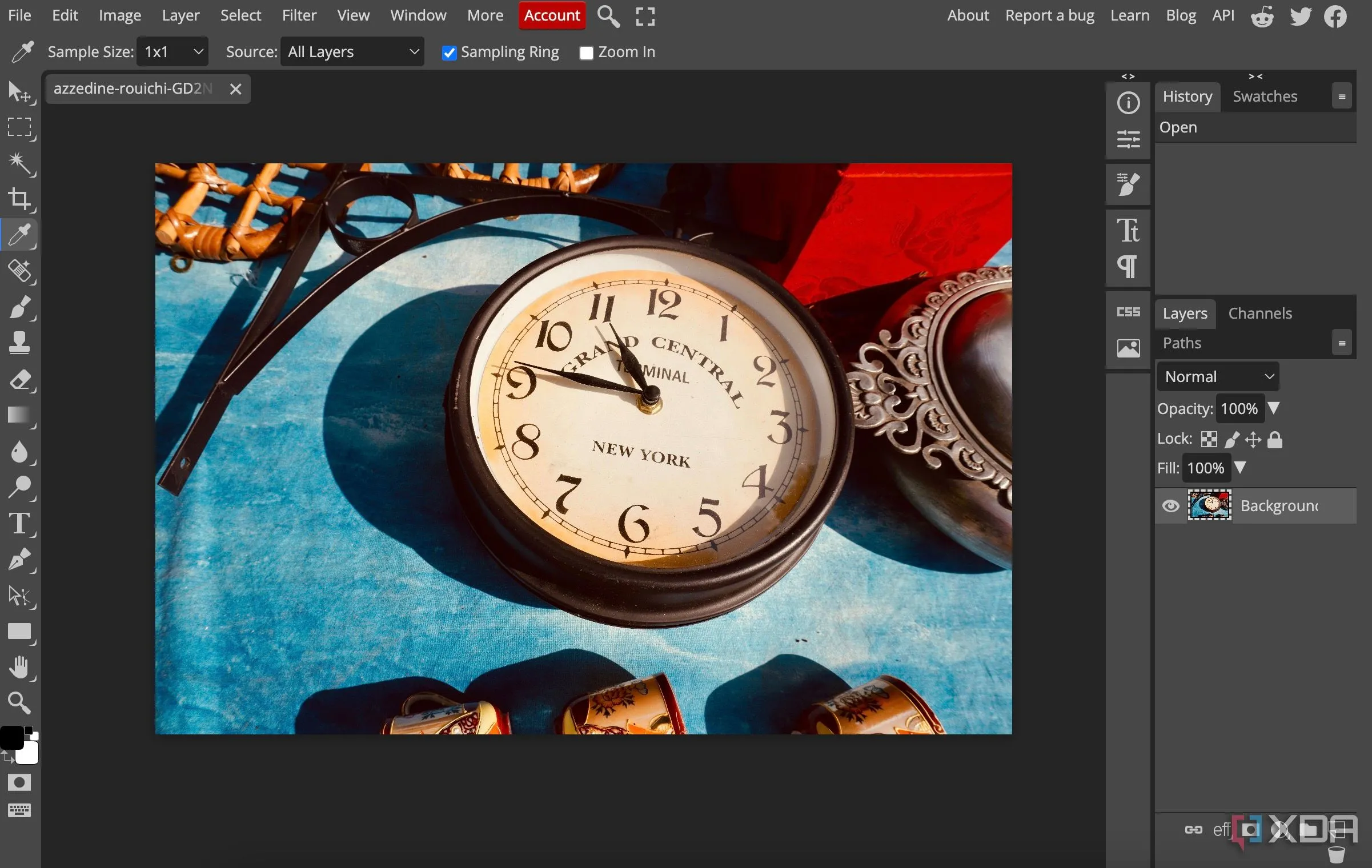 Trang chủ Photopea với banner quảng cáo bên cạnh, cho thấy mô hình hoạt động miễn phí có hỗ trợ quảng cáo