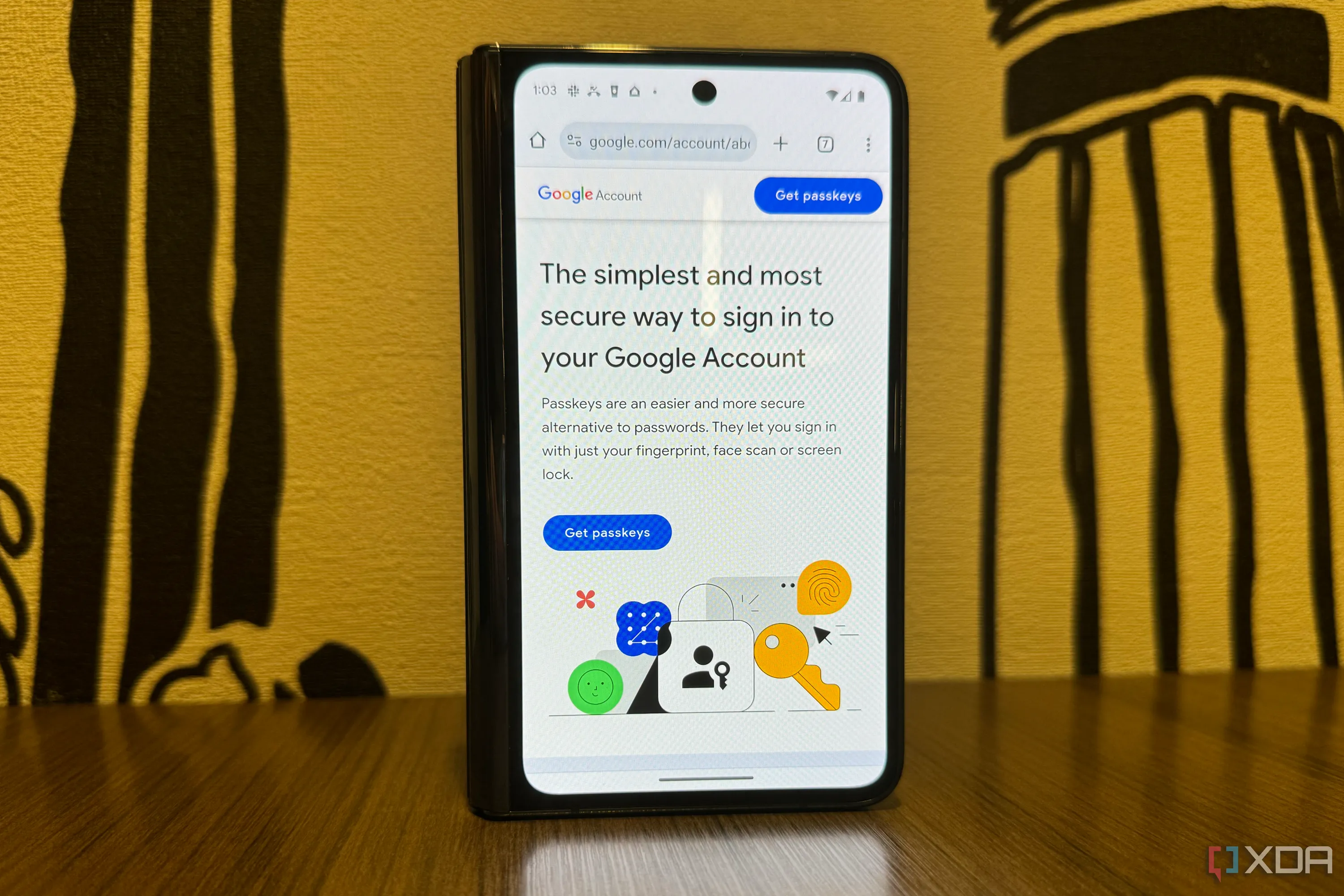 Trang quản lý Passkey của Google hiển thị trên điện thoại Google Pixel Fold, minh chứng cho sự hỗ trợ rộng rãi của Google với công nghệ này