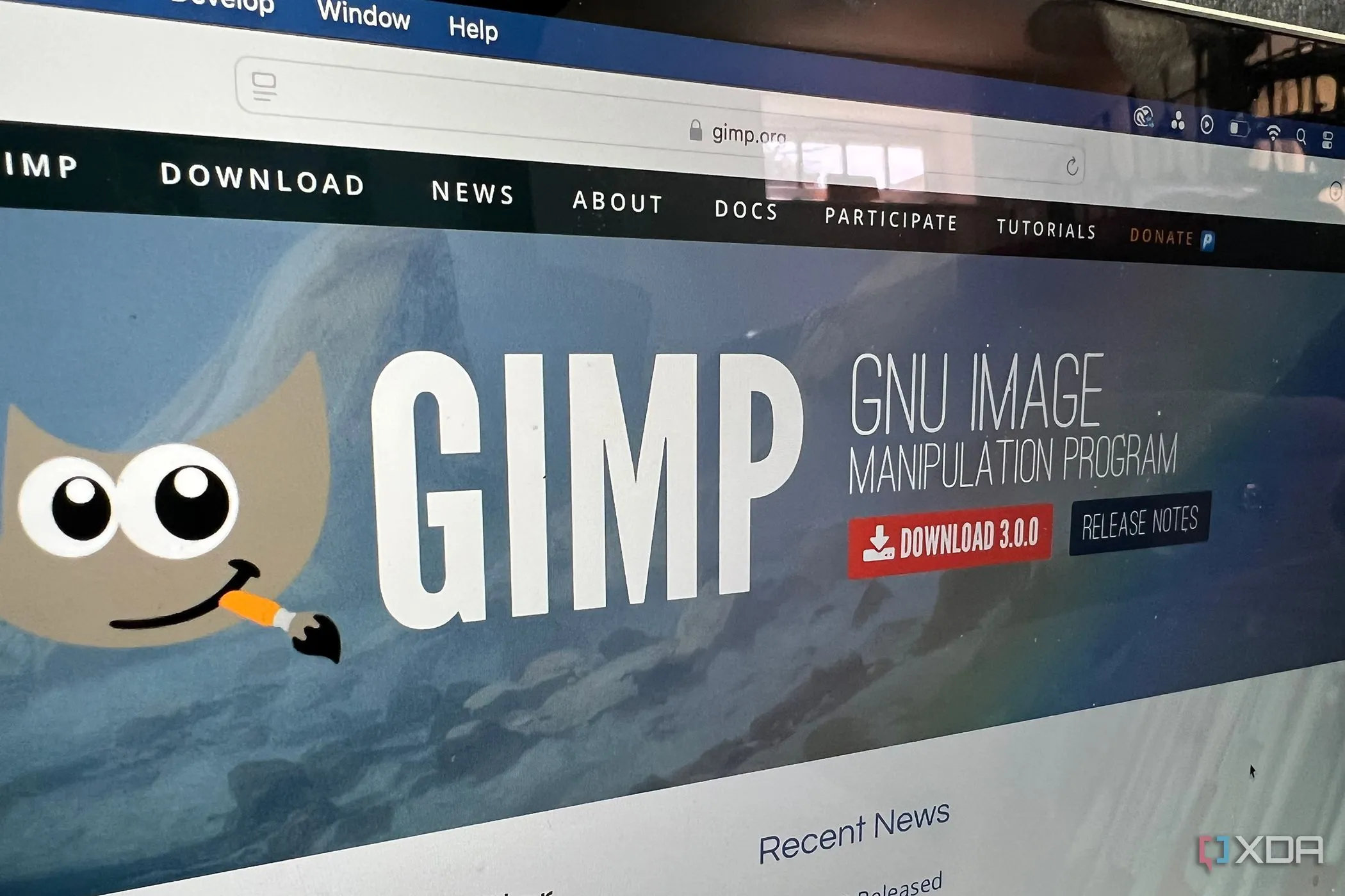 Trang tải xuống GIMP 3.0 trên màn hình MacBook, phần mềm chỉnh sửa ảnh miễn phí