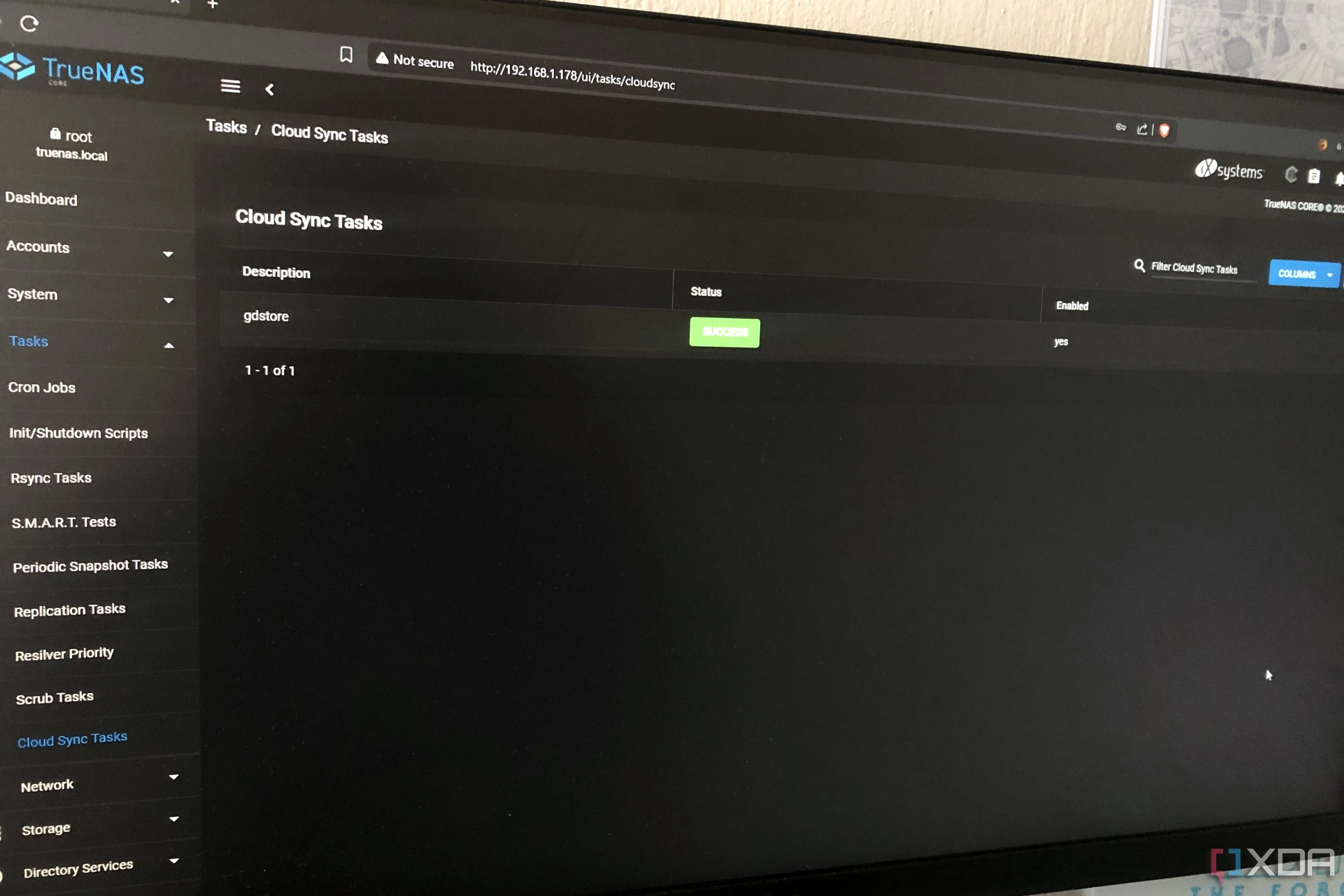 TrueNAS hiển thị trên máy tính để bàn