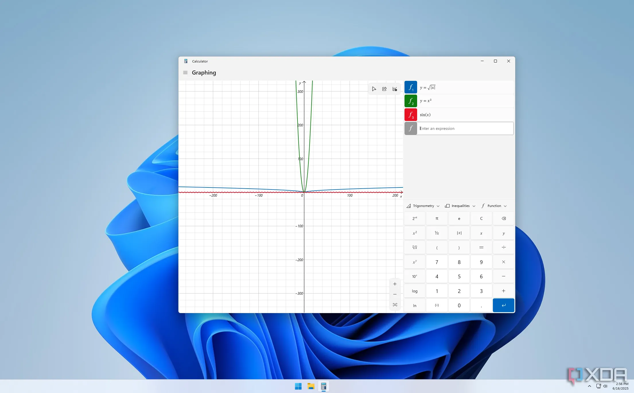 Ứng dụng Calculator trên Windows 11 hiển thị đồ thị của nhiều phương trình toán học phức tạp
