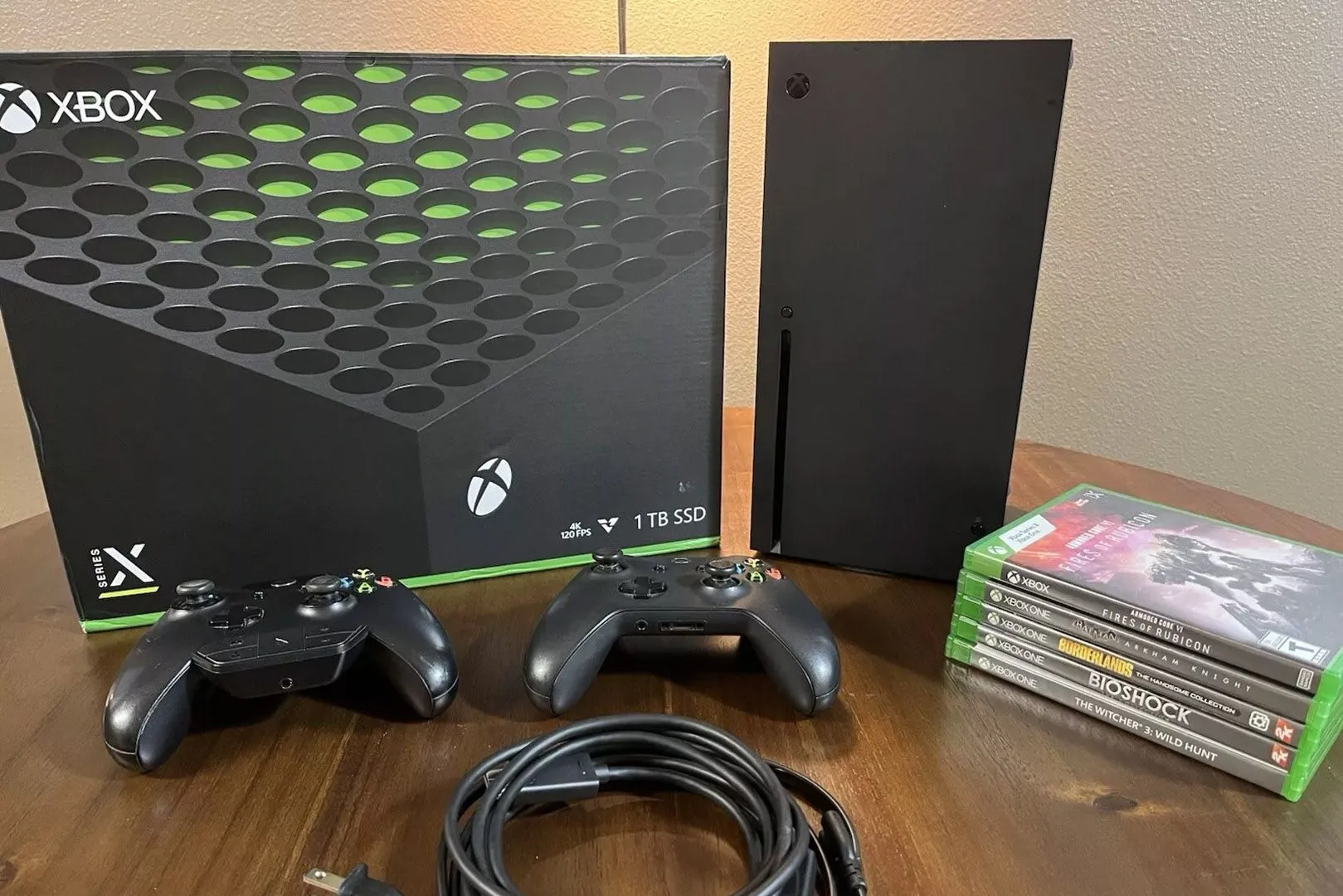 XBOX Series X với các game được hiển thị trên màn hình